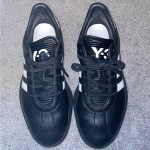 Mens Y-3 black and white low top sneakers- size 8.5